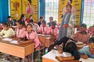 agra:-स्मार्ट-बोर्ड-और-आईसीटी-लैब,-डिजिटल-पढ़ाई-की-नई-शुरुआत…आगरा-के-427-परिषदीय-स्कूल-बनेंगे-स्मार्ट