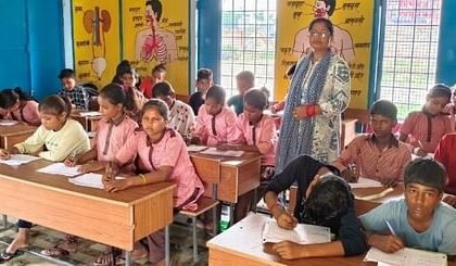 agra:-स्मार्ट-बोर्ड-और-आईसीटी-लैब,-डिजिटल-पढ़ाई-की-नई-शुरुआत…आगरा-के-427-परिषदीय-स्कूल-बनेंगे-स्मार्ट