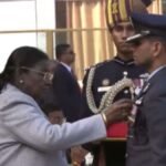 गणतंत्र-दिवस-के-मौके-पर-ग्रुप-कैप्टन-शुभांशु-शुक्ला-को-राष्ट्रपति-ने-अशोक-चक्र-से-सम्मानित-किया,-देखें-video