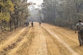 बीजापुर:-नक्सल-विरोधी-अभियान-के-दौरान-हुए-सिलसिलेवार-आईईडी-ब्लास्ट,-11-जवान-जख्मी