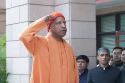 republic-day:-राजधानी-में-सीएम-योगी-ने-फहराया-तिरंगा,-धूमधाम-से-मनाया-जा-रहा-77वां-गणतंत्र-दिवस