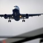 बर्फबारी-के-कारण-हवाई-मार्ग-बाधित,-श्रीनगर-आने-जाने-वाली-58-उड़ानें-रद्द,-बुरी-तरह-फंसे-सैलानी