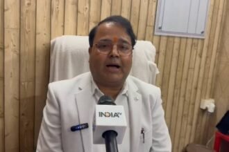 अविमुक्तेश्वरानंद-के-बयान-के-विरोध-में-अयोध्या-के-gst-डिप्टी-कमिश्नर-ने-छोड़ी-नौकरी,-सीएम-योगी-का-किया-सपोर्ट