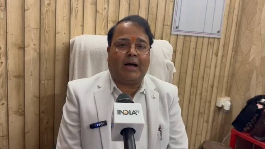 अविमुक्तेश्वरानंद-के-बयान-के-विरोध-में-अयोध्या-के-gst-डिप्टी-कमिश्नर-ने-छोड़ी-नौकरी,-सीएम-योगी-का-किया-सपोर्ट