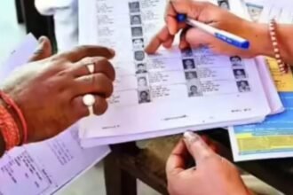 एसआईआर:-इन-13-में-से-ढूंढ-लीजिए-कोई-एक-दस्तावेज,-घरबराने-की-नहीं-है-जरूरत;-ऐसे-बचा-सकते-हैं-अपना-वोट