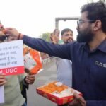 यूजीसी:-भाजपा-कार्यालय-में-ब्राह्मण-परिवार-कार्यकर्ताओं-का-हंगामा,-सुप्रीम-कोर्ट-के-फैसले-पर-बाद-बंटी-मिठाई