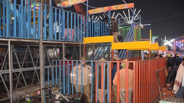 नुमाइश-प्रशासन-की-खुली-पोल:-ब्रेक-डांस-झूले-की-रॉड-खुलने-से-ऊंचाई-से-गिरा-युवक,-हालत-गंभीर,-सभी-झूले-बंद-कराए