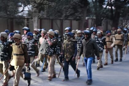 बीएचयू-बवाल:-100-वीडियो,-50-से-ज्यादा-सीसीटीवी-कैमरे-की-फुटेज-खंगाल-रही-पुलिस;-पथराव-में-तीन-छात्र-हुए-थे-घायल