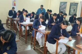 up-board:-3-दिन-पहले-से-होगी-कक्ष-निरीक्षकों-की-रिपोर्टिंग,-परीक्षार्थियों-के-जूते-मोजे-पहनने-पर-हुआ-फैसला