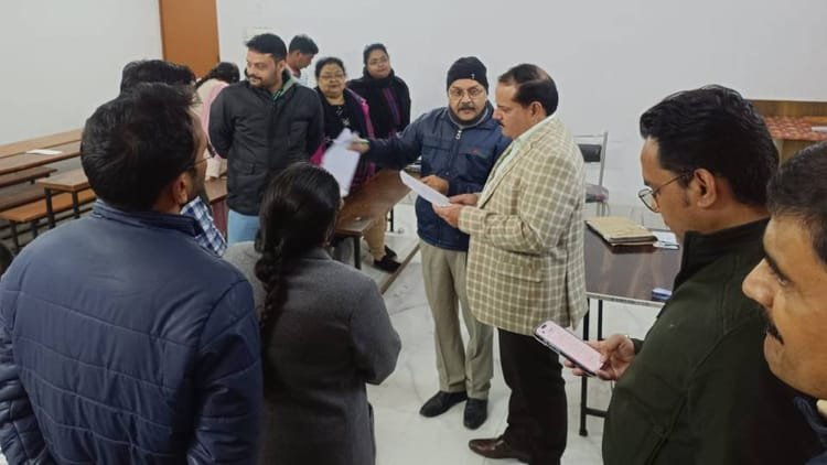 sir:-अभी-और-बढ़-सकती-है-मतदाताओं-के-दावे-आपत्तियों-की-तिथि,-नोटिस-सुनवाई-को-भी-मिलेगी-दूसरी-तारीख;-जानें-अपडेट