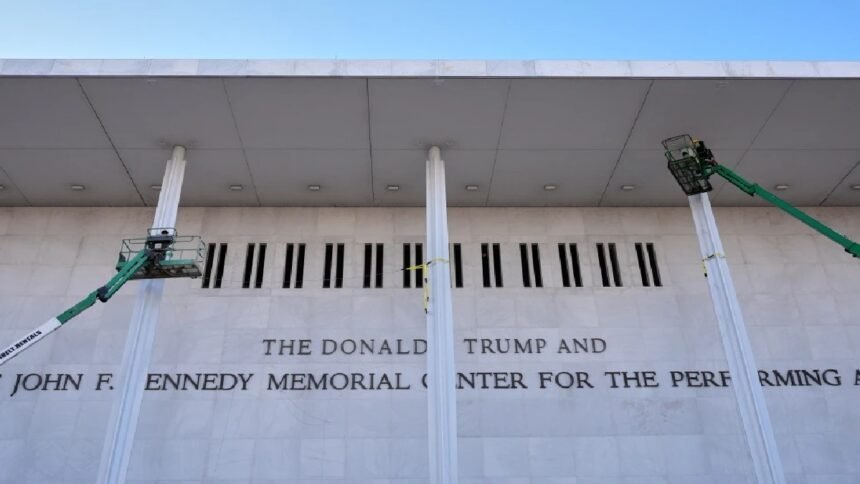 ट्रंप-ने-कलाकारों-से-लिया-बदला!-केनेडी-सेंटर-को-2-साल-के-लिए-बंद-करने-का-किया-ऐलान