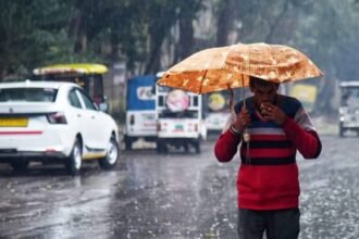 up-weather-news:-राजधानी-समेत-अवध-क्षेत्र-में-छाए-काले-बादल,-कई-इलाकों-में-बारिश;-हवा-ने-बढ़ाई-ठिठुरन
