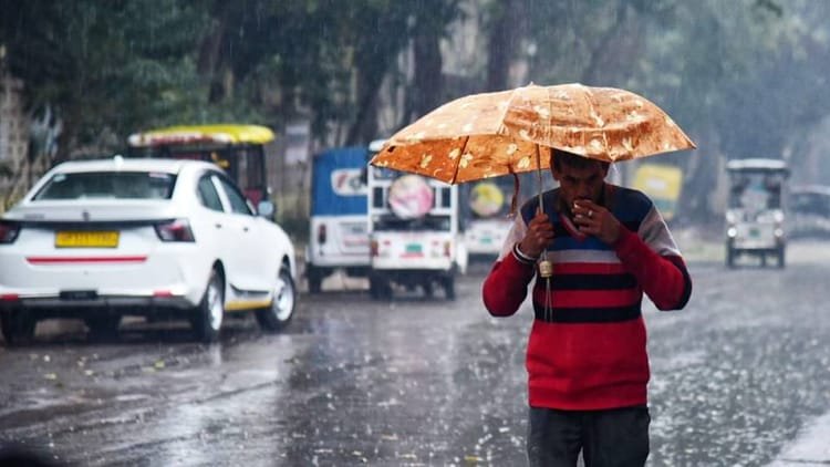 up-weather-news:-राजधानी-समेत-अवध-क्षेत्र-में-छाए-काले-बादल,-कई-इलाकों-में-बारिश;-हवा-ने-बढ़ाई-ठिठुरन