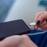 क्या-है-चार्जिंग-का-80-20-नियम?-स्मार्टफोन-की-बैटरी-100%-चार्ज-करना-है-खतरनाक,-जानें-कैसे-सेट-करें-लिमिट