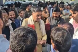 हमारे-रहते-किसका-डर:-जब-सांसद-ने-इंजीनियर-से-कहा,-बयान-सोशल-मीडिया-पर-वायरल,-विरोध-भी-शुरू