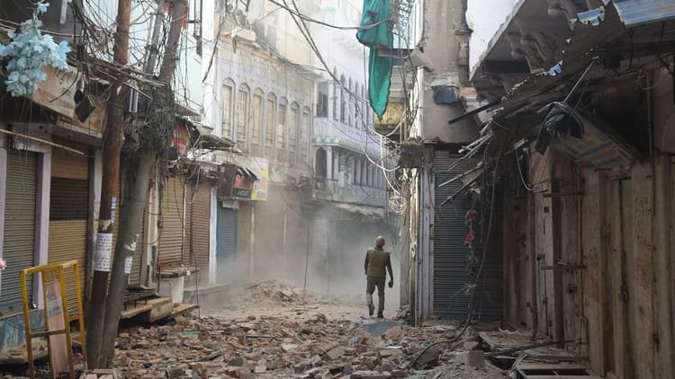 दालमंडी-में-14-नए-मकान-ध्वस्त:-आगजनी-और-हंगामा-करने-वाले-दो-नामजद-सहित-आठ-पर-प्राथमिकी-दर्ज