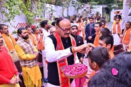 up-politics:-डिप्टी-सीएम-ब्रजेश-पाठक-ने-100-बटुकों-को-किया-सम्मानित,-बोले-चोटी-खींचने-वालों-को-लगेगा-पाप