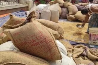 up:-आलीशान-कोठी-और-लग्जरी-कार,-फिर-भी-हजम-कर-रहे-गरीबों-का-राशन;-प्रशासन-ने-की-कार्रवाई-की-तैयारी