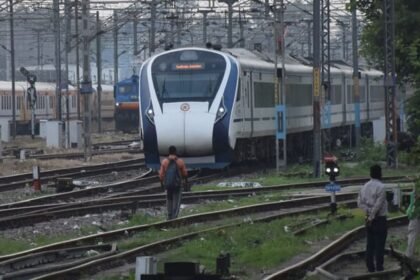 railway:-होली-पर-मुरादाबाद-होकर-गुजरेंगी-तीन-स्पेशल-ट्रेनें,-दो-के-फेरे-बढ़ाए,-लखनऊ-वाराणसी-जाने-वालों-को-राहत