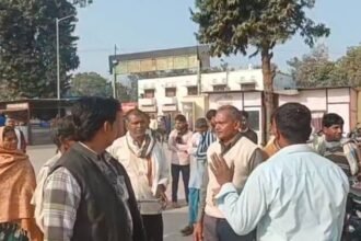 up-news:-10वीं-की-परीक्षा-देने-जा-रहे-छात्रों-की-बाइक-को-रोडवेज-ने-मारी-टक्कर,-ममेरे-भाइयों-की-मौत;-तीसरा-घायल