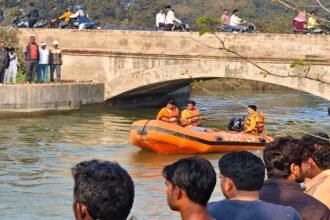 up:-बाइक-समेत-नहर-में-गिरे-दो-दोस्त,-एक-डूब-गया;-सामने-से-आ-रहे-वाहन-की-तेज-हेडलाइट-की-वजह-से-हुआ-हादसा