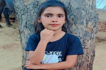 aligarh-accident:-सड़क-पार-कर-रही-बालिका-को-ईंटों-से-भरे-ट्रक-ने-रौंदा,-मौत,-लोगों-ने-ट्रक-में-लगाई-आग