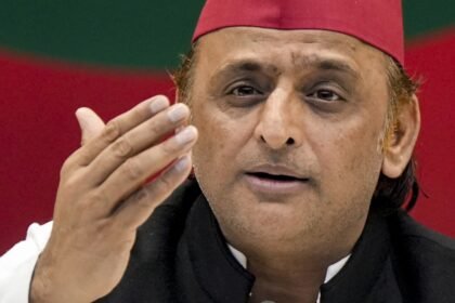 “100-विधायक-लाइए,-cm-बन-जाएं”,-अखिलेश-यादव-ने-फिर-दिया-ऑफर,-बोले-गोरखपुर-में-चल-रहा-है-गोरखधंधा