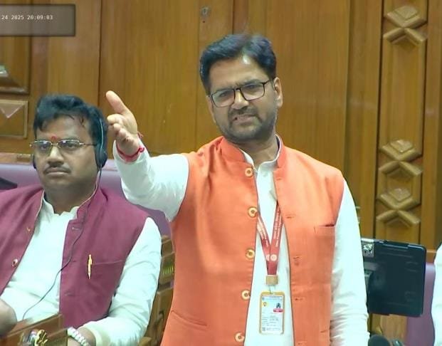 up:-अमरोहा-में-भाजपा-विधायक-की-कार-में-पथराव,-शराब-के-नशे-में-जमकर-बवाल,-चाैकी-प्रभारी-समेत-तीन-निलंबित