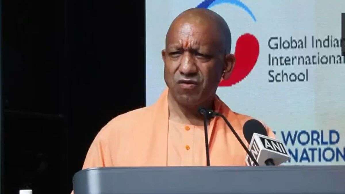 सिंगापुर-में-cm-योगी-ने-कहा-“यूपी-में-ना-कर्फ्यू-और-ना-दंगा,-अब-सब-चंगा-है”,-ब्रह्मोस-मिसाइल-की-भी-तारीफ-की