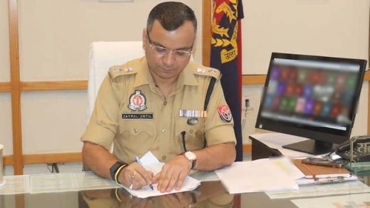 मेडिकल-स्टोर-पर-फर्जी-छापा:-40-हजार-की-डील-के-बाद-छोड़ा,-मुरादाबाद-सर्विलांस-प्रभारी-समेत-पांच-कर्मी-निलंबित