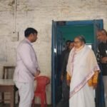 up:-मुरादाबाद-में-परीक्षा-केंद्रों-पर-शिक्षामंत्री-का-छापा,-तीन-जगहों-की-व्यवस्थाएं-देखी,-छात्रों-से-की-बात