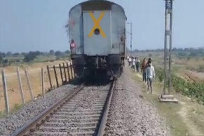 chitrakoot:-चलती-ट्रेन-से-मोबाइल-छीनने-के-बाद-कूदा-बदमाश,-छात्रा-भी-कूदी,-घायल