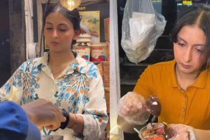 दिल्ली-में-लंदन-की-तरह-स्ट्रॉबेरी-पर-चॉकलेट-डालकर-बेच-रही-युवती,-देखने-पहुंच-गई-भारी-भीड़,-पुलिस-को-लेना-पड़ा-एक्शन