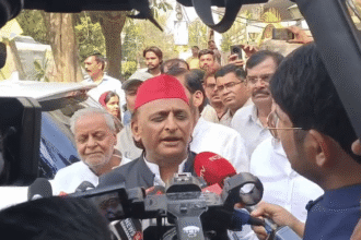 up:-शंकराचार्य-अविमुक्तेश्वरानंद-से-मिले-अखिलेश-यादव,-बोले-नकली-संतों-का-अंत-होने-जा-रहा-है