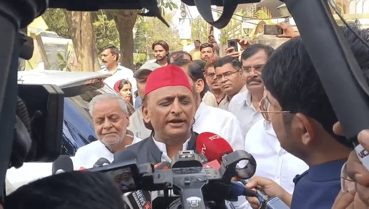 up:-शंकराचार्य-अविमुक्तेश्वरानंद-से-मिले-अखिलेश-यादव,-बोले-नकली-संतों-का-अंत-होने-जा-रहा-है