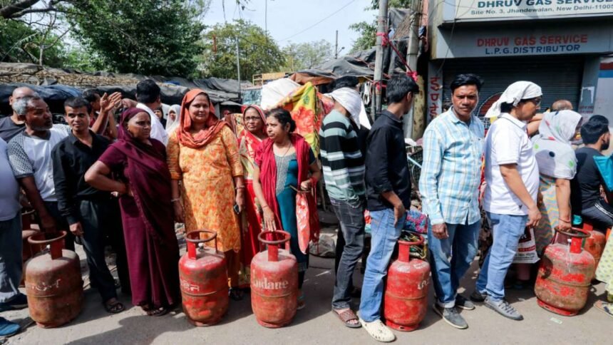 फर्जी-lpg-बुकिंग-स्कैम-बढ़ा-रहे-परेशानी,-फेक-लिंक-से-चोरी-हो-सकता-है-आपका-जरूरी-डेटा-ऐसे-बचें
