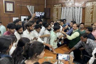 बरेली-कॉलेज-में-हाथापाई-का-मामला:-एबीवीपी-कार्यकर्ताओं-ने-बिगाड़ा-माहौल,-प्रोफेसर-ने-की-कार्रवाई-की-मांग