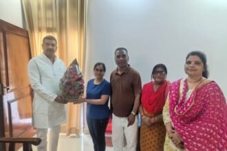 uppcs:-शिप्रा-यादव-ने-बढ़ाया-परिवार-का-मान,-असिस्टेंट-कमिश्नर-बनने-पर-मोहल्ले-में-मनाया-जश्न