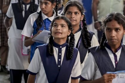 प्राइवेट-स्कूलों-को-दिल्ली-सरकार-के-सख्त-निर्देश-‘किसी-तय-दुकान-से-किताबें-ड्रेस-खरीदने-के-लिए-मजबूर-न-करें’