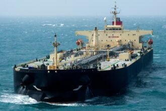 स्ट्रेट-ऑफ-होर्मुज-में-नया-खेल!-ओमान-के-किनारे-से-गुजरे-3-बड़े-जहाज,-सामने-आया-नया-रास्ता