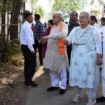 up:-महापौर-के-साथ-सड़क-पर-उतरे-मंत्री-सुरेश-खन्ना,-सफाई-में-मिली-लापरवाही;-लगा-जुर्माना,-वेतन-कटौती-के-निर्देश