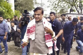 कांग्रेस-के-आरोपों-पर-हिमंत-बिस्वा-सरमा-का-पलटवार,-कहा-‘पाकिस्तानी-ग्रुप-से-गलत-जानकारी-उठाई’,-पत्नी-ने-fir-कराई