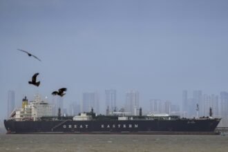 भारत-के-एक-और-lpg-जहाज-‘ग्रीन-आशा’-ने-होर्मुज-को-क्रॉस-किया,-अब-केवल-‘जग-विक्रम’-की-वापसी-का-इंतजार