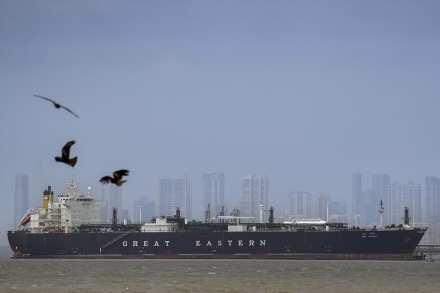 भारत-के-एक-और-lpg-जहाज-‘ग्रीन-आशा’-ने-होर्मुज-को-क्रॉस-किया,-अब-केवल-‘जग-विक्रम’-की-वापसी-का-इंतजार