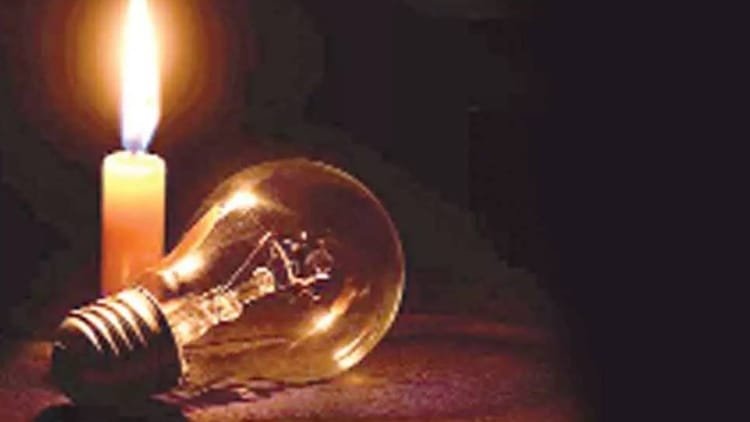 lucknow:-आंधी-ने-किया-अंधेरा,-दो-लाख-लोगों-की-बिजली-22-घंटे-तक-के-लिए-गुल,-ध्वस्त-हुआ-नेटवर्क