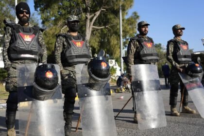 iran-us-peace-talk:-शांति-वार्ता-के-लिए-जेडी-वेंस-इस्लामाबाद-रवाना,-क्या-ईरान-भी-निभाएगा-पाकिस्तान-से-याराना?