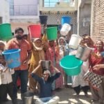 up:-आगरा-में-पानी-के-लिए-हाहाकार,-खाली-बर्तन-लेकर-सड़कों-पर-उतरे-लोग;-जलकल-विभाग-के-दावे-हुए-फेल