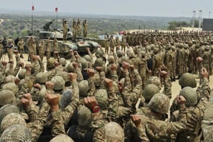 ईरान-के-साथ-डबल-गेम-खेल-रहा-है-पाकिस्तान?-सऊदी-अरब-में-तैनात-कर-दी-अपनी-आर्मी