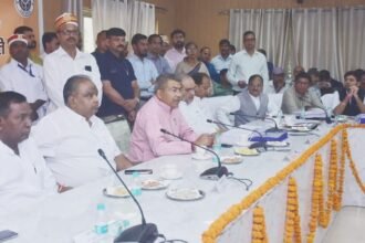 इतने-मासूम-अफसर:-मुरादाबाद-जिले-में-कितने-विधायक,-इससे-भी-बेखबर,-नंबर-को-दूर-की-बात,-एसई-आवास-विकास-लखनऊ-तलब