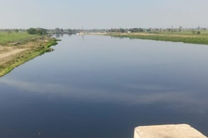 up:-यमुना-के-लिए-जनआक्रोश,-बैराज-की-मांग-पर-गरजी-जनता;-सरकार-को-घेरा